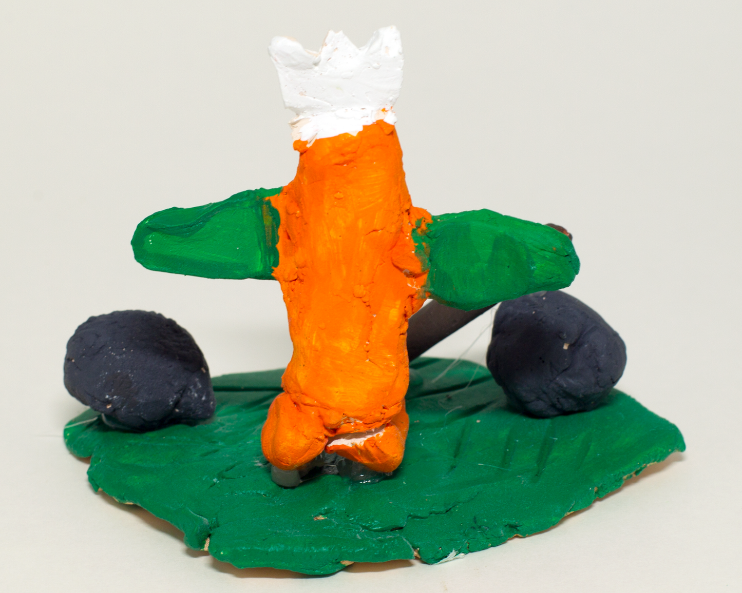 Sculpture_White Crown with Rocks and Stick